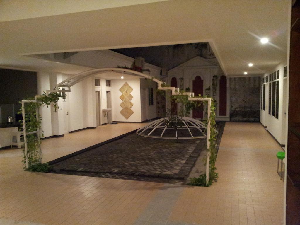 Loxy Inn Surabaya Exterior foto