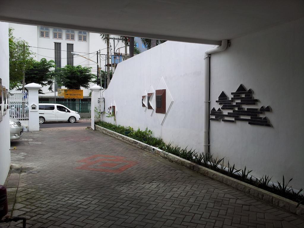 Loxy Inn Surabaya Exterior foto