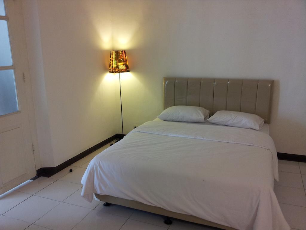 Loxy Inn Surabaya Exterior foto